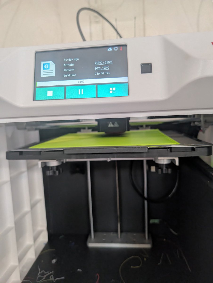 shobica_wadhwa's tweet photo. Off to a great start @sdschools @mannmiddleSD @tinkercad #Hopefulheart #Robo3D https://t.co/M99bItqEA3