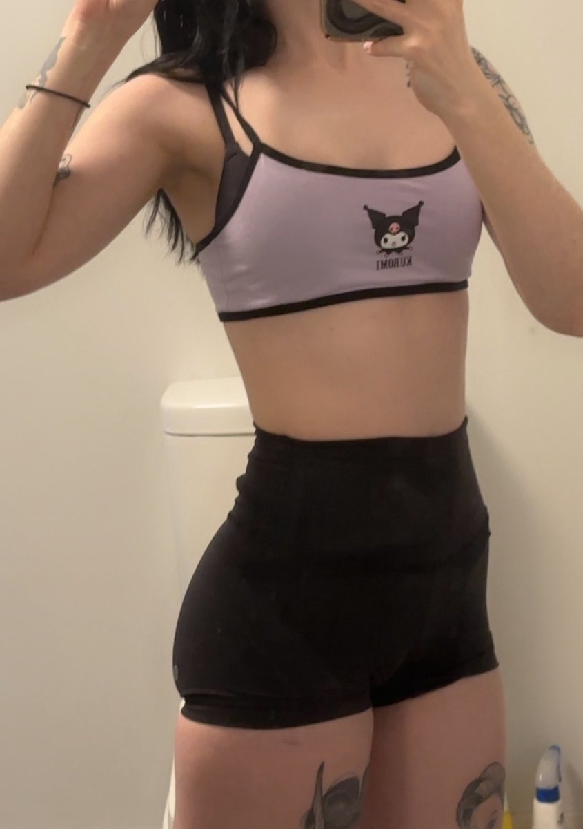 I look hot in workout gear
