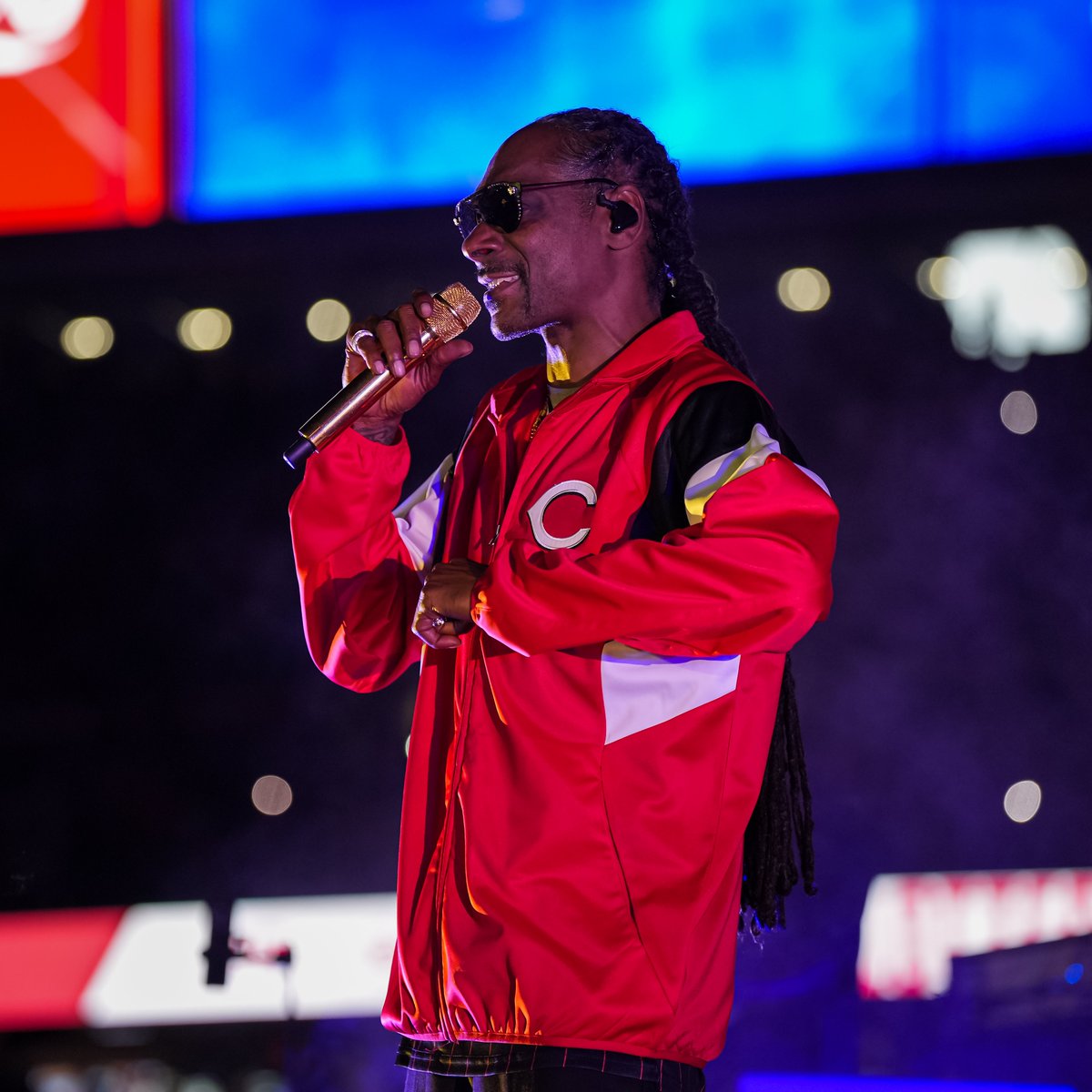 Reds's tweet photo. Ain't Nuthin' But A GABP Thang.

Thanks for stoppin' by, @SnoopDogg‼️ https://t.co/QywFruXGAD