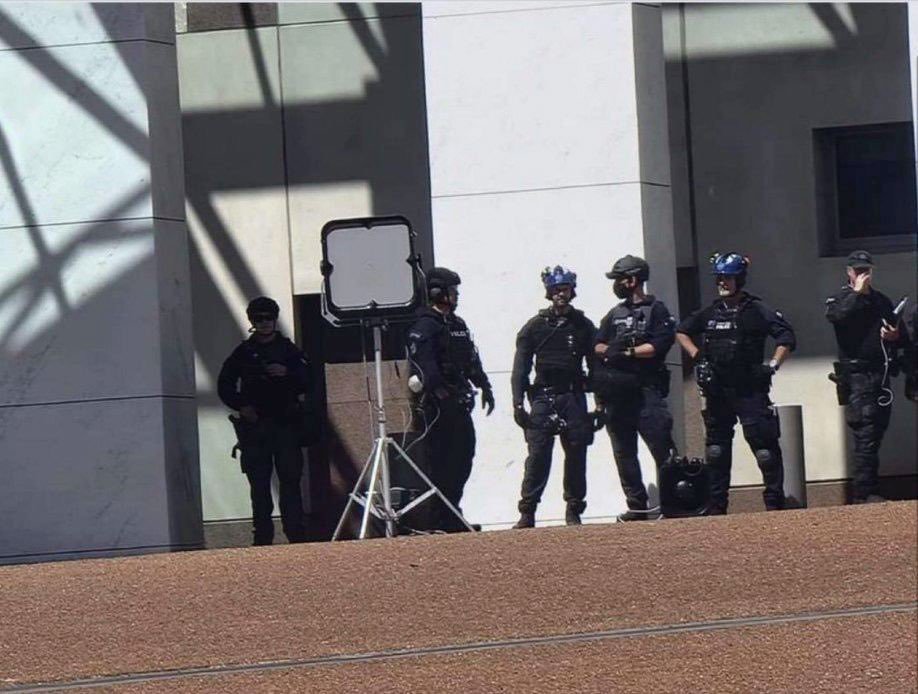 JakeBeer11's tweet image. The Feds made it very uncomfortable to be in the area and nobody even knew what they were doing?

#LRAD Long Range Acoustic Device

Corrupt ABC claim they were using the device to broadcast messages to the crowd but that claim is 100% False. 

It was a Sonic Weapon, Not a public