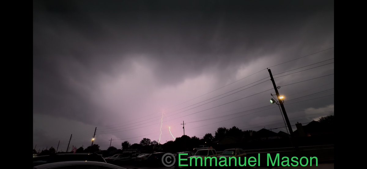 Emmanuel Mason (Manny Mason) (@emmanuelmason3d) on Twitter photo Here’s another ⚡️⚡️ pic from Monday night storms in South Tulsa. <a href="/jamesaydelott/">𝘑𝘢𝘮𝘦𝘴 𝘈𝘺𝘥𝘦𝘭𝘰𝘵𝘵 📡🌪️🤓🍷🏴☠️</a> <a href="/GroganontheGO/">Michael Grogan FOX 23</a> <a href="/LauraMockWX/">Laura Mock ⛈</a> <a href="/SPiltz/">Steve Piltz</a> <a href="/NWStulsa/">NWS Tulsa</a> <a href="/BrandonWholey/">Brandon Wholey KJRH</a> <a href="/StaciaKnightWx/">Stacia Knight</a> <a href="/AaronTuttleOK/">Aaron Tuttle</a> <a href="/theScantman/">Storm Tracker Mike Scantlin</a> <a href="/Sequoyah3037/">Sequoyah Quinton Storm Chaser SQWX!</a> <a href="/MikeCollierWX/">Mike Collier</a> <a href="/MichaelSeger/">Michael Seger</a> <a href="/Weatherdemon/">Weatherdemon⚡️🌪🌪⚡️</a> Here’s another ⚡️⚡️ pic from Monday night storms in South Tulsa. <a href="/jamesaydelott/">𝘑𝘢𝘮𝘦𝘴 𝘈𝘺𝘥𝘦𝘭𝘰𝘵𝘵 📡🌪️🤓🍷🏴☠️</a> <a href="/GroganontheGO/">Michael Grogan FOX 23</a> <a href="/LauraMockWX/">Laura Mock ⛈</a> <a href="/SPiltz/">Steve Piltz</a> <a href="/NWStulsa/">NWS Tulsa</a> <a href="/BrandonWholey/">Brandon Wholey KJRH</a> <a href="/StaciaKnightWx/">Stacia Knight</a> <a href="/AaronTuttleOK/">Aaron Tuttle</a> <a href="/theScantman/">Storm Tracker Mike Scantlin</a> <a href="/Sequoyah3037/">Sequoyah Quinton Storm Chaser SQWX!</a> <a href="/MikeCollierWX/">Mike Collier</a> <a href="/MichaelSeger/">Michael Seger</a> <a href="/Weatherdemon/">Weatherdemon⚡️🌪🌪⚡️</a>