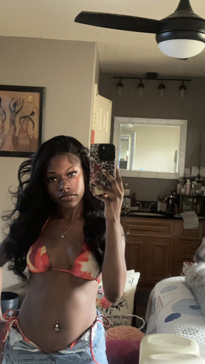 iimaishaa's tweet photo. idk hey https://t.co/i6dffvpy0K