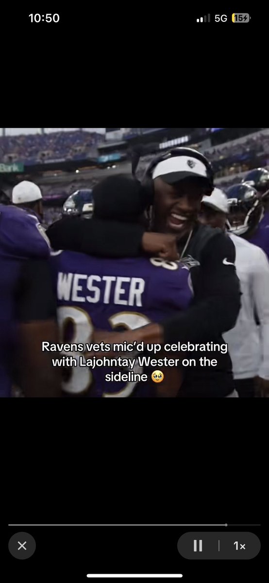 This moment between LaJohntay Wester and Willie Taggart &gt;&gt;

Coach Taggart was previously Wester’s HC at Florida Atlantic for 3 seasons