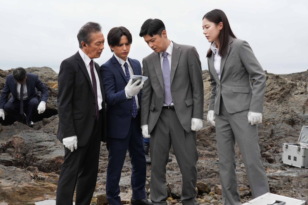 reiwasuspense's tweet photo. 【📚#道場通信🔍】

那智勝浦警察署のみなさん🚨
完璧なアリバイのある
事件にどう迫っていくのか…

それぞれ個性あるキャラにも
ご注目ください👮👮‍♂️

#道場修作 #サスペンス
#梨本謙次郎 #佐々木春香 #鬼塚俊秀
#中島健 #水沢エレナ https://t.co/nZFQwNGFte