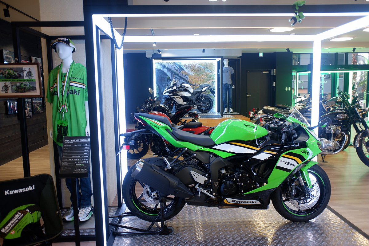 皆様、こんにちは。
カワサキプラザ茅ヶ崎です。
今月のライフスタイル展示は「Ninja ZX-6R KRT」となります。
他にもご覧いただけるカラーもございますので、ご興味のある方はぜひご来店ください。
#kawasaki #カワサキプラザ茅ヶ崎 #ninjazx6r #ライフスタイル展示