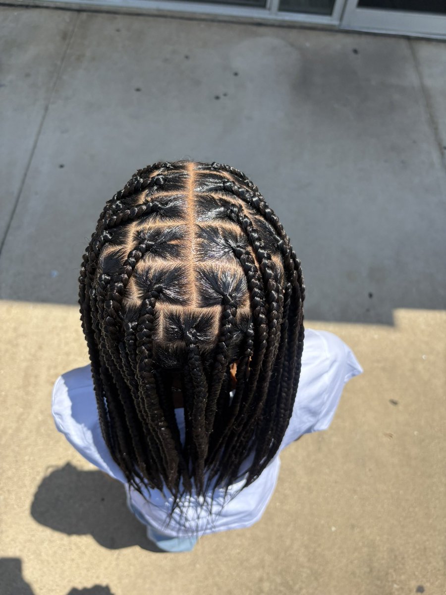LalatheCosmo's tweet photo. Large Knotless Braids #braider #dallas #dallasbraids #dallasbraider #texashair #texasbraids #healthyhair #healthybraids #texas #texasbraids #texasbraider #fyp #explore #explorepage #book #linkinbio https://t.co/pR1Cp7eCbt