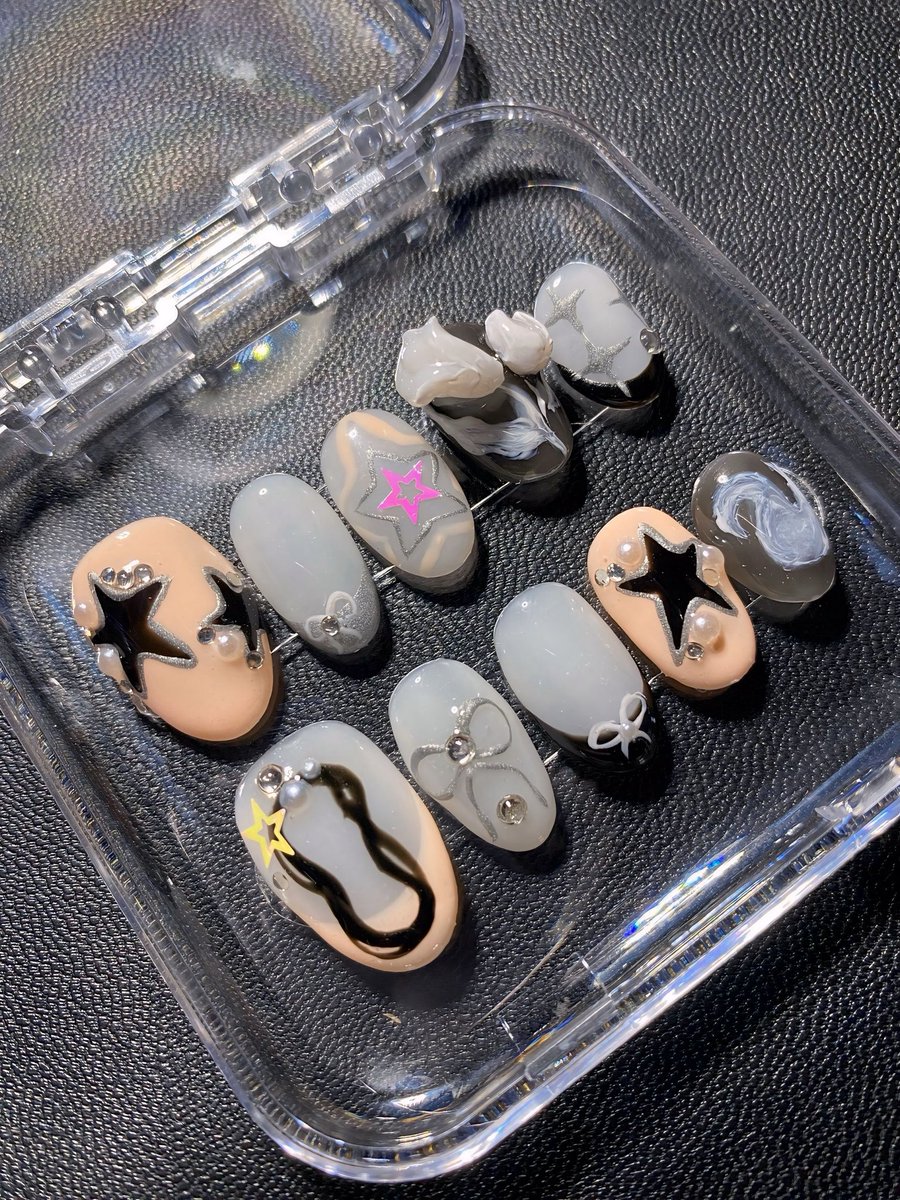 pixiee_archive's tweet photo. Babes aku open custom press on nails start from 40k aja🫶🏻 bisa kirim seluruh 🇮🇩 pakai 🍊. Include tool kit yaa. Tanya2 bisa dm ke sini atau IG
 @/aleen.studio 🫶🏻 https://t.co/1rUcIxgRzo