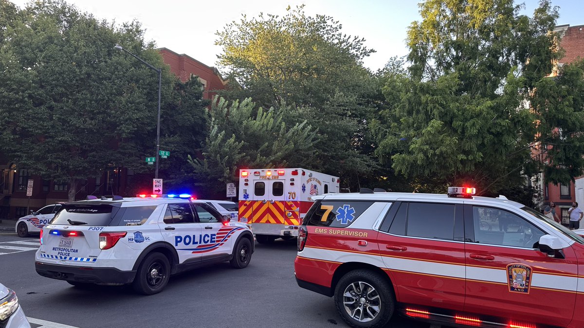 TheDMVLive's tweet image. UPDATE: the shooting near Logan Circle is now a homicide investigation, after a man was shot several times &amp;amp; pronounced dead a short time later, per MPD. 

DC Police homicide detectives investigating as the 100th homicide of 2025 in Washington DC.  h/t @potomacpressdc #DCCrime