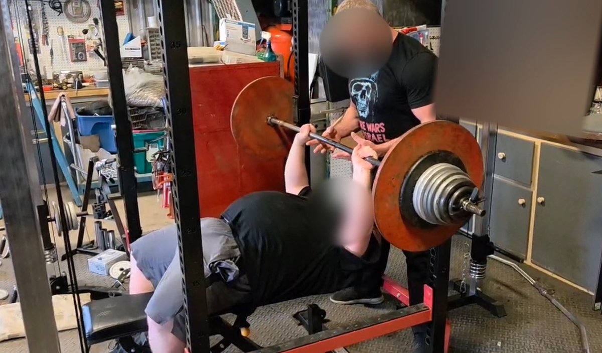 Eatsfood2's tweet image. Last year there was also issues with standards and boozing, which are probably still an issue.  To the right spotting here is Shawn Beauvais MacDonald from Frontenac AC, who attended the Unite the Right Rally and the convoy.  

montreal-antifasciste.info/fr/2023/11/28/…