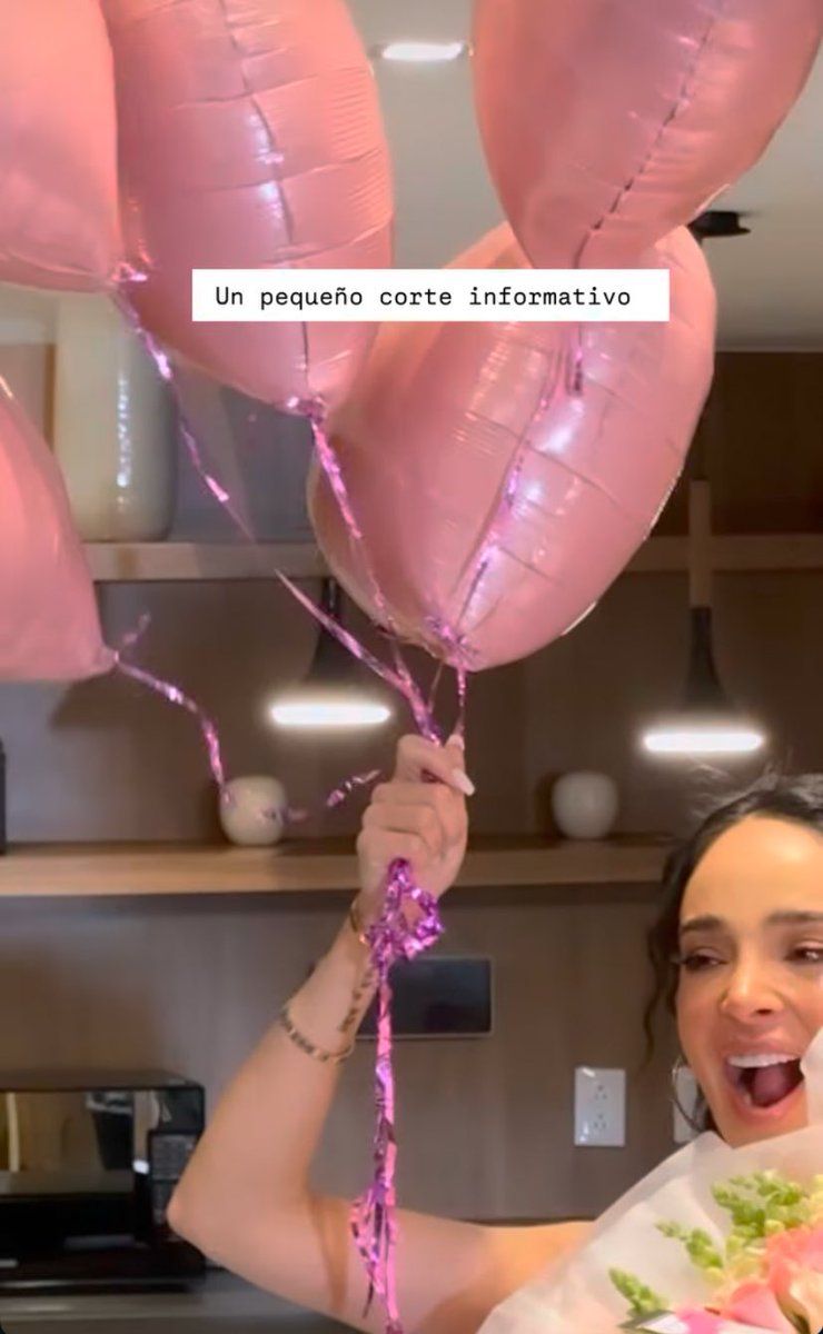 Theworldofmane's tweet photo. Miren esa carita de felicidad 🥹💖💖 mi nena es feliz y yo vdd verla así mucho mas 🐦🫰🏻 #ManelykGB #Caramelyk6M https://t.co/Zfx3sCy2oc
