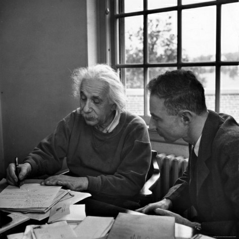 AzamRocket's tweet photo. Albert Einstein, in discussion with J. Robert Oppenheimer in Office at Institute for Advanced Studies, Princeton, 1947. (by Alfred Eisenstaedt) https://t.co/38iH88Mtw9