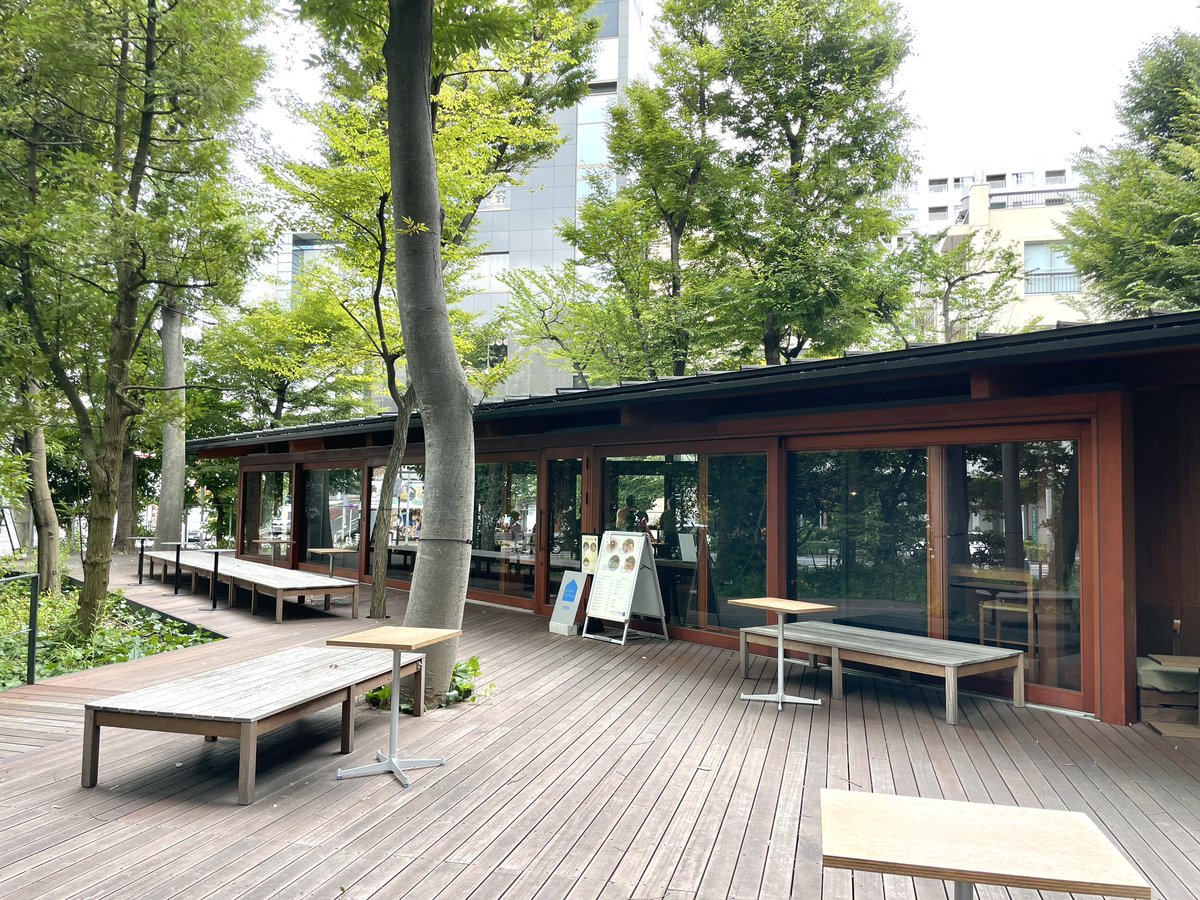 shokopage's tweet photo. ☕️いやされカフェ 見つけたよ~
good coffee 東陽町

東陽町駅から徒歩1~2分
都内だけど一瞬軽井沢？と思えるカフェ
無料Wi-Fiあるよ！
(カウンターにも電源はなかった)
免許の更新前後に癒されたい人におすすめ~🥰
カフェラテは¥600 https://t.co/WVFVpuENBw