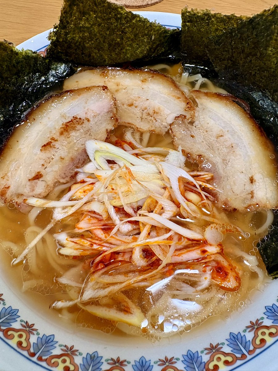家でラーメン作ったの何年ぶりだろう。
ごはん派だけど、たまにはいいかも。

#おうちラーメン
#佐野ラーメン　#ラーメン