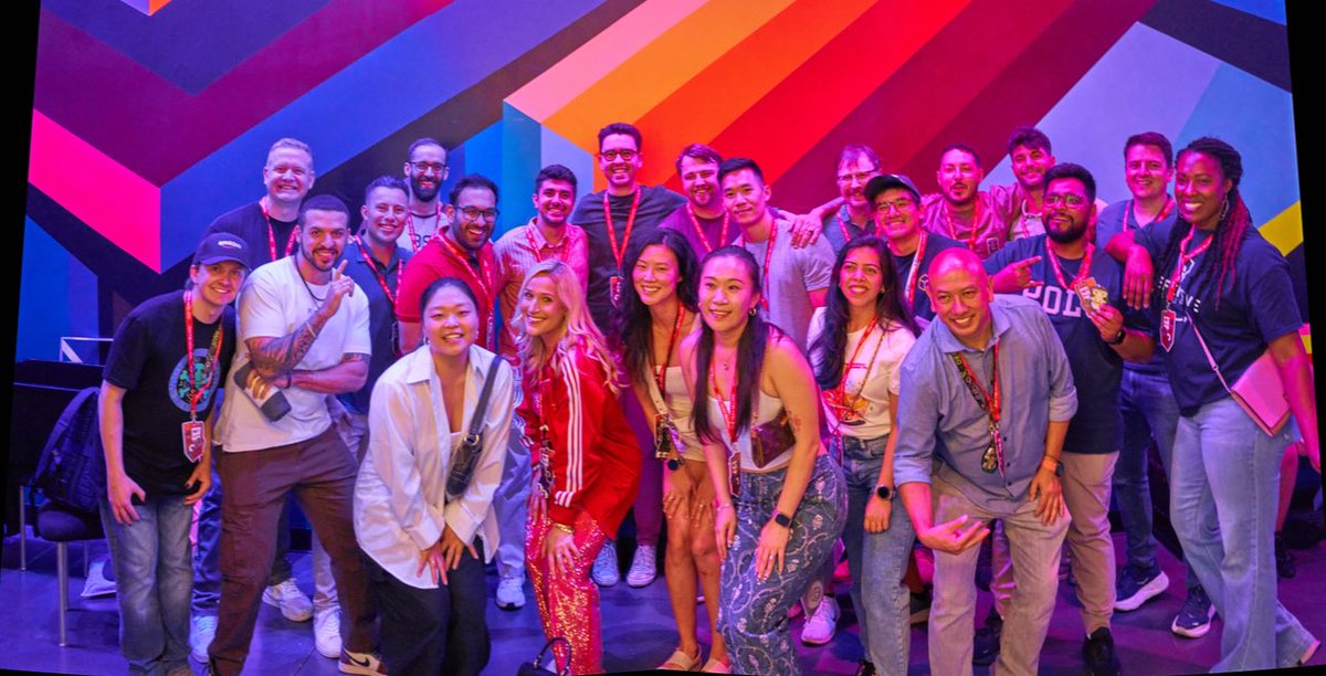 #hackersummercamp is a wrap! It was great seeing old friends and making new connections this year! 🤝

A huge shout out to the new <a href="/RedTeamVillage_/">RedTeamVillage</a> leadership team for putting together an amazing experience this year! 

Already looking forward to <a href="/defcon/">DEF CON</a> next year! 🌟