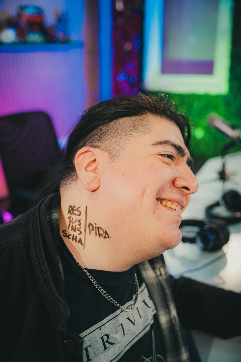 Vorterix's tweet photo. El ídolo que mueve multitudes. Hoy salí a la calle y vi 7 niños con este tatuaje. https://t.co/CjXAmNdJ05