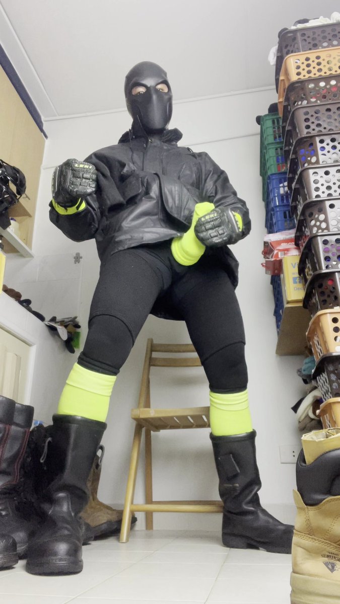 [ OnlyFans ] onlyfans.com/1896167609/xtr…
Monday is work? Yellow (Dick) day? But I'm horny every day.
--------------------------------------------------------
RUBBER DRONE MASK : <a href="/forfunbangkok/">FORFUN</a>