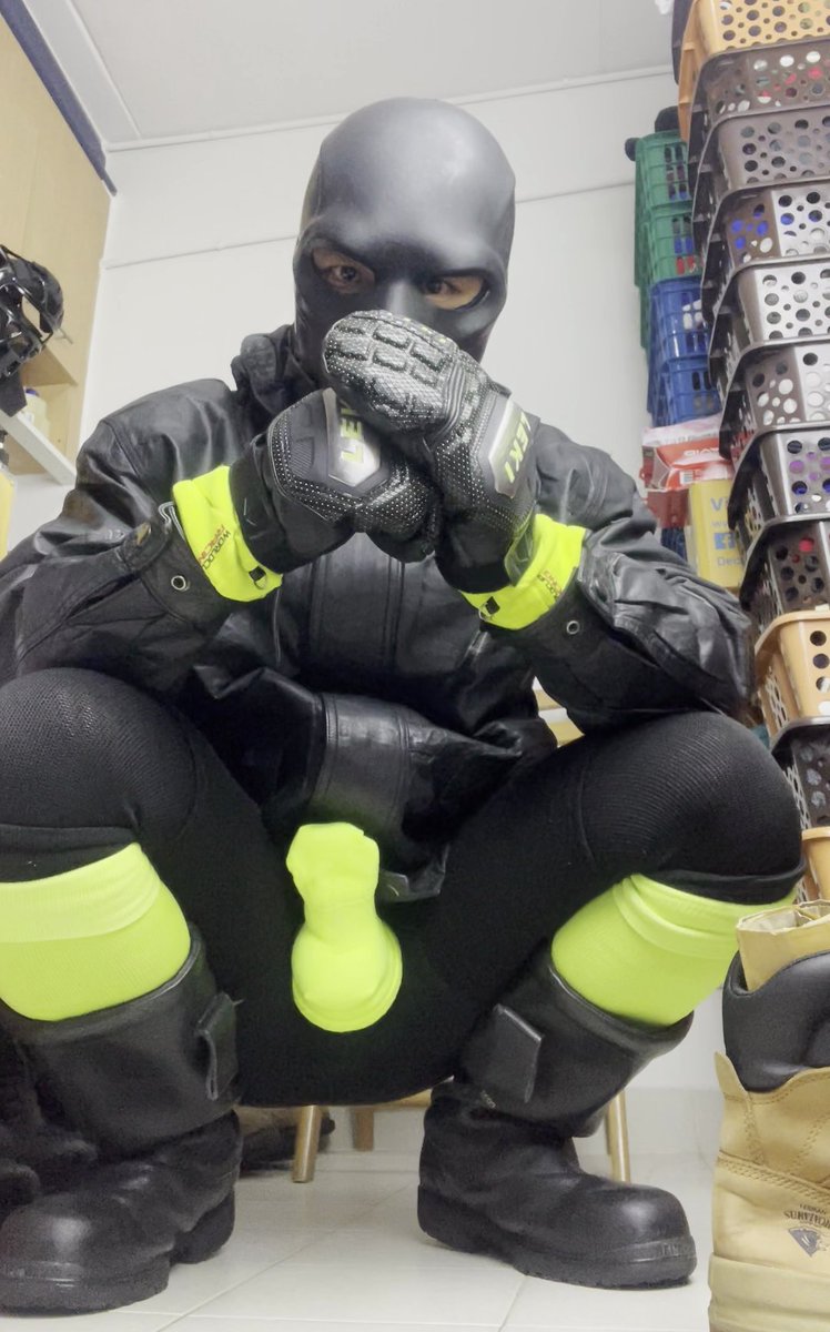 [ OnlyFans ] onlyfans.com/1896167609/xtr…
Monday is work? Yellow (Dick) day? But I'm horny every day.
--------------------------------------------------------
RUBBER DRONE MASK : <a href="/forfunbangkok/">FORFUN</a>