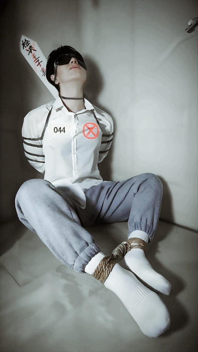 逮捕，审判
押解，枪决
“为什么枪决的时候裤子不一样？
因为罪犯要求穿灰裤白袜，我们是尊重的。”
#模拟杀 #刑场 #枪毙 #执行绳 #捆绑