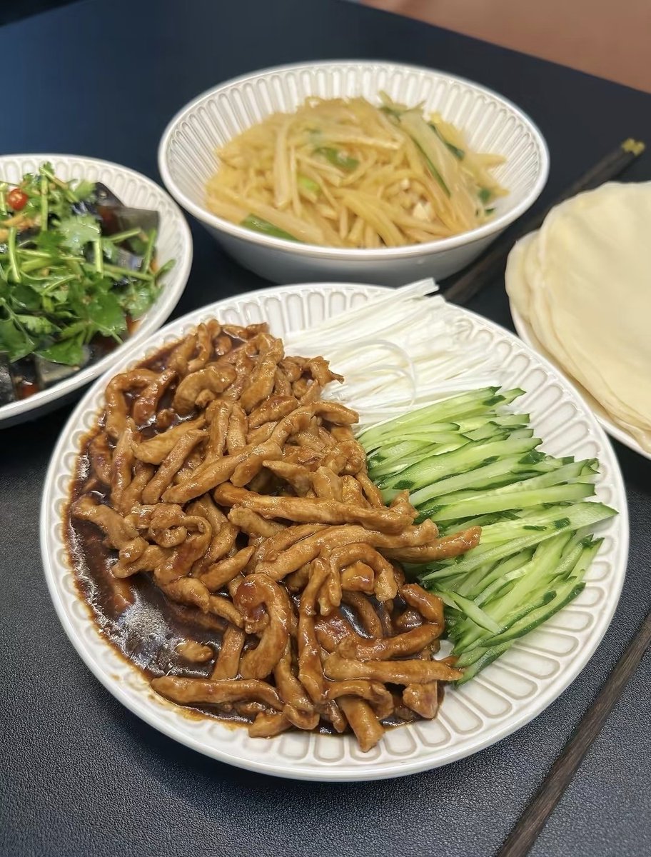 xiaojvzi1995's tweet photo. 谁会不爱京酱肉丝啊！#美食 https://t.co/yqBSjyUxnJ