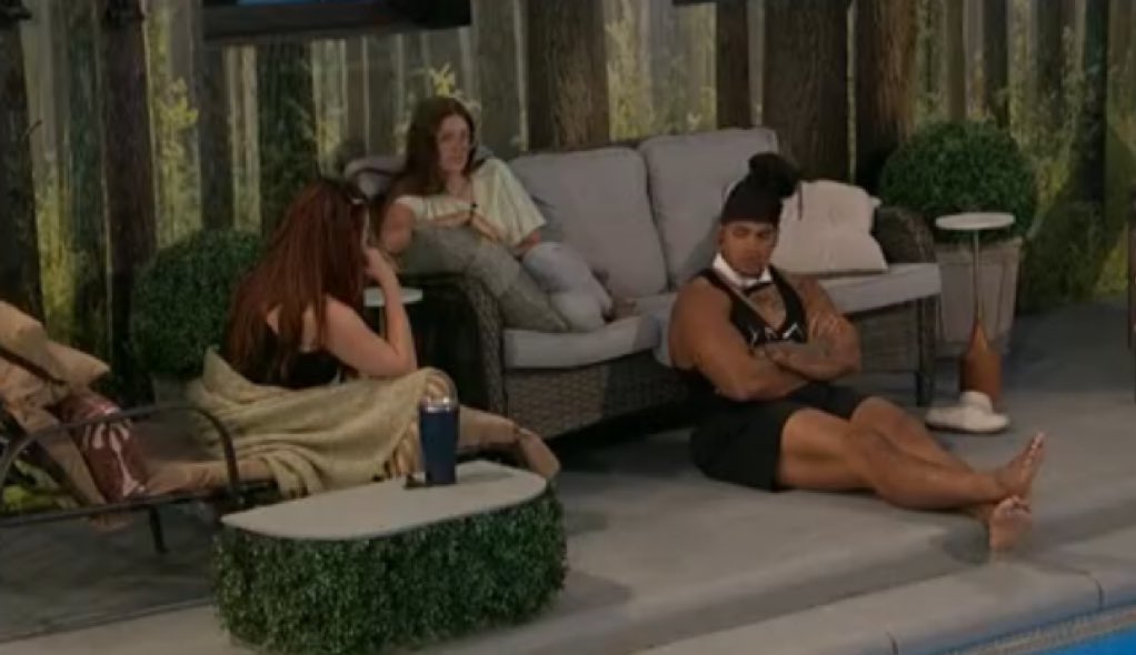 dorathydotmp4's tweet photo. kelley: merp
rachel: what was that
kelley: oh nothing
keanu: that’s just something she does
#bb27 https://t.co/BQ9VQuSaXk