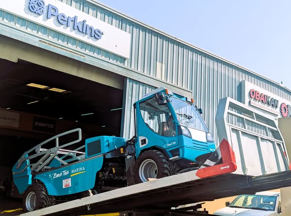 ObaikanesWLL's tweet photo. BeachTech Marina, Multifunctional Beach Cleaner.
For delivery to our customer.
For inquiry, please call 3378 3105
#Obaikan #beachcleaner #beachcleaning #beachlife #BeachTech #beachvibes #beachcleaningmachine https://t.co/Uli6Fq95pA