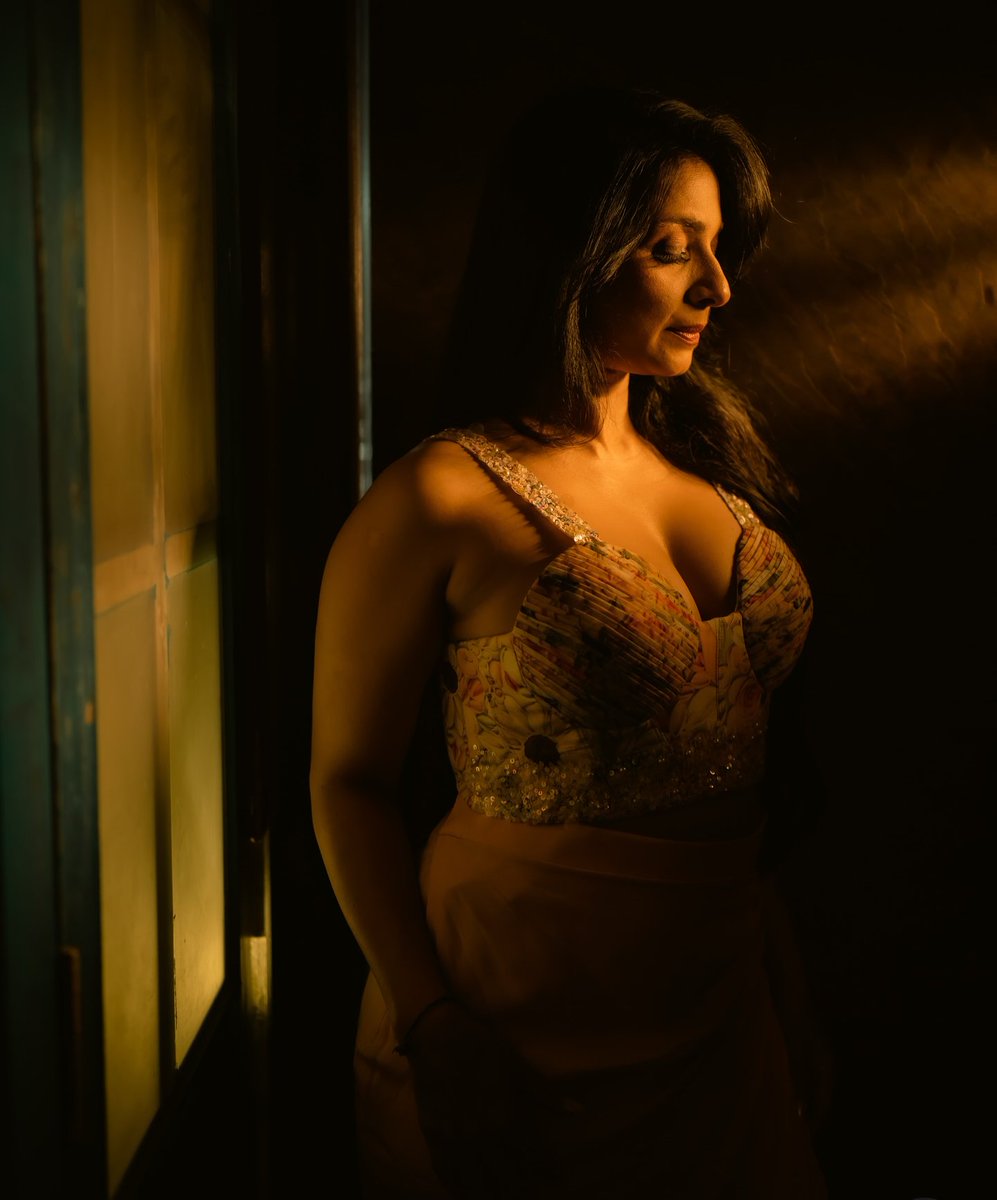 CircleBollywood's tweet image. Golden hour! 

Rise and Shine 💥 

#tanishamukherjee #actress #actresslife #actresslifestyle