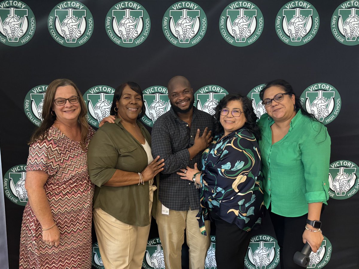 Victory Early College High School (@vechsvikings) on Twitter photo Amazing #firstdayofschool and a special #lastfirstdayofschool to our Senior class in VikingLand.
Way to go Scholars and Staff✌🏾 <a href="/doccbstewart/">Cedric Stewart (He/ Him)</a> <a href="/GeekSquad5000/">B. Honore' M. Ed.</a> <a href="/TeachLikeaCEO/">PROF⚜️HALL, MEd</a> Amazing #firstdayofschool and a special #lastfirstdayofschool to our Senior class in VikingLand.
Way to go Scholars and Staff✌🏾 <a href="/doccbstewart/">Cedric Stewart (He/ Him)</a> <a href="/GeekSquad5000/">B. Honore' M. Ed.</a> <a href="/TeachLikeaCEO/">PROF⚜️HALL, MEd</a>
