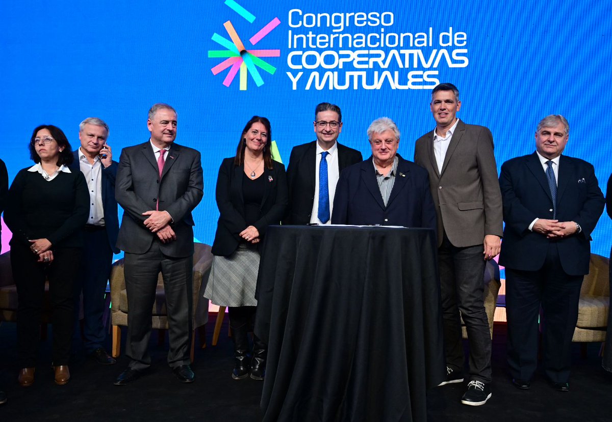 En el marco del Congreso Internacional de Cooperativas y Mutuales, participé en la  firma del Acta Acuerdo para la incorporación de las comunidades regionales de Córdoba a la Red de Municipios Cooperativos y Mutuales. #Cooperativismo #ComunidadesRegionales