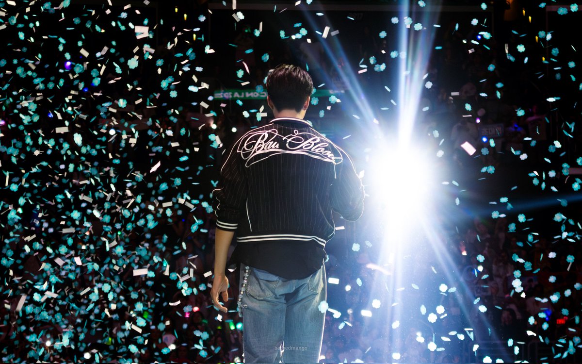 gw0110p05's tweet photo. Fans who love Gunwook, his strength &amp; family.
건빵단은 건욱을 언제나 지킨다.
MY CULTURE. IS NOT. YOUR COSTUME 😌

💙🖤 #건빵단 #건욱 #Geonppangdan #Gunwook #PARKGUNWOOK https://t.co/q2NPbXPP2K