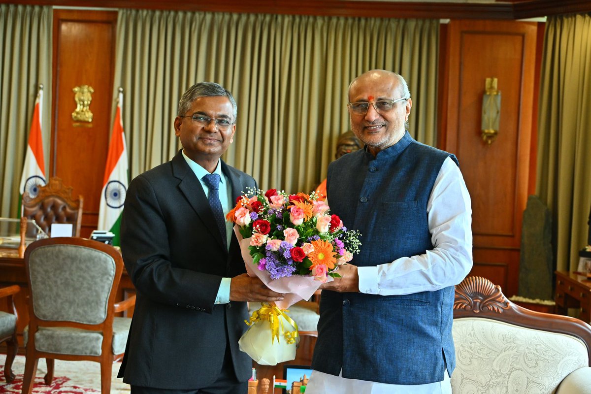 Met the Additional Chief Secretary (Revenue) , Government of Maharashtra Shri. Vikas Kharage Ji, IAS at Raj Bhavan, Mumbai.