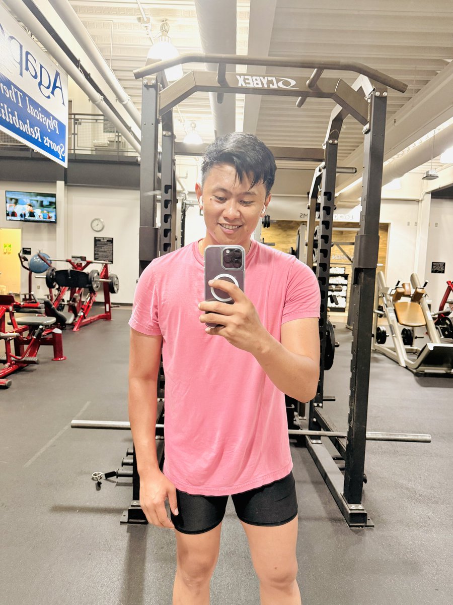 jay_bolando's tweet photo. Skinny fat be like. 😢😢😢 https://t.co/LQlhdEgKsM