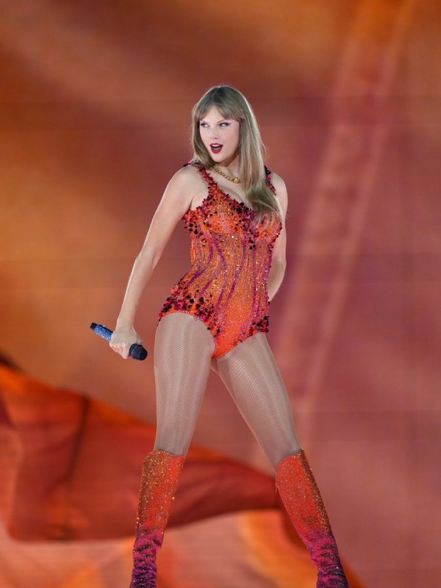 🚨| A new section titled “04:11:54” has appeared on Taylor Swift’s official website!