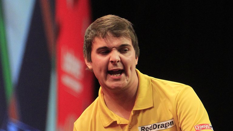 Ben_Oldroyd's tweet photo. 🎯🎙️ IN THE MADHOUSE 🎙️🎯 

Episode 2 is being recorded this Saturday with former World Youth Champion, James Hubbard. 
 If you have any questions for James, send them over! 

If you missed the first episode you can watch it on YouTube 👇🏻 Like &amp; Subscribe!
https://t.co/pqSOnTSzzC https://t.co/lP15pijTA9