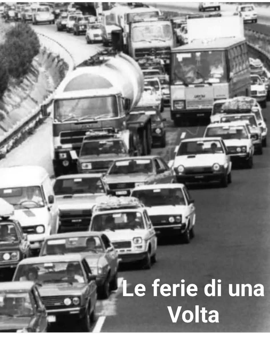 AGOSTO Anni 70/80  ….  35 gradi ogni estate, sedili in plastica, zero aria condizionata, avevamo una fiat 127 beige, finestrini posteriori che si aprivano a metà, zero airbag, per sterzare dovevi aver fatto almeno 2 anni di palestra, accensione motore a chiave in ferro, la