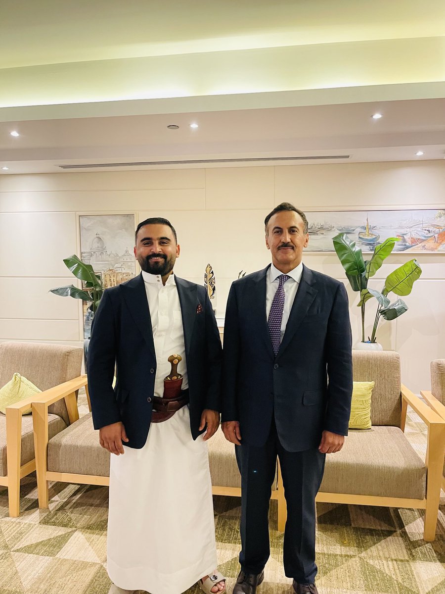 زيارة خاصة للعميد احمد علي عبدالله صالح في مقر إقامته في القاهرة 
نعم الرجل ونعم الأصل والفرع الذي أتى منه