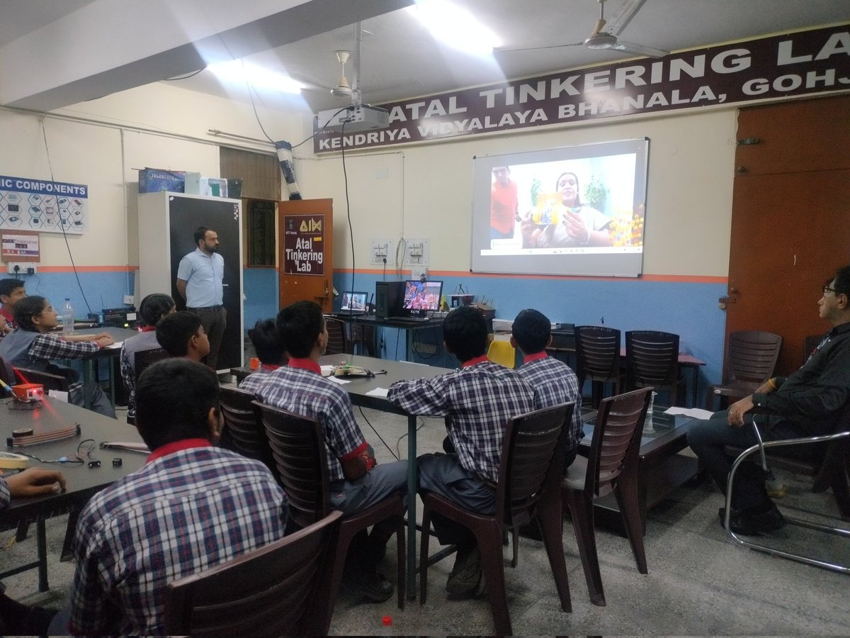 kvbhanala's tweet image. Celebration of Mega Tinkering Day #Megatinkeringday #ATLreflections @KVS_HQ #WhatWeBuilt