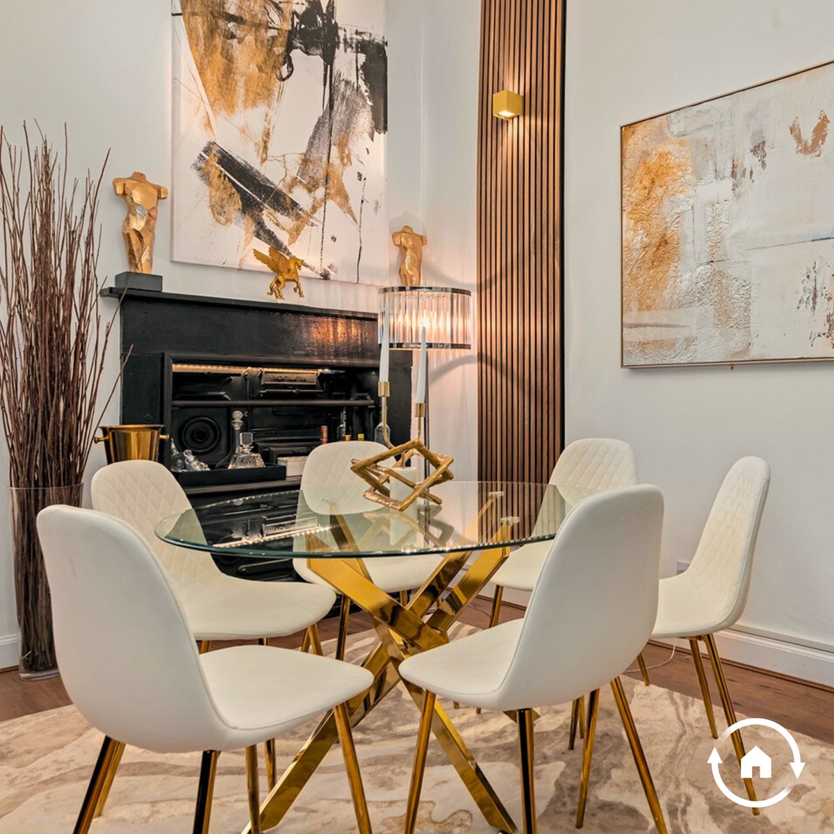 Not your average 2-bed flat. This one comes with golden jaguars, Roman statues and a smart mirror that might just outshine you 🐆🏛️✨

Add in high ceilings, huge windows and light pouring in all day, and you’ve got a home that’s as bold as it is bright.