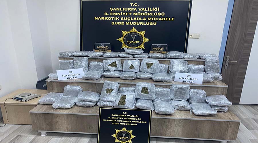 📍Siverek

🚔50 parça halinde 28 kilo uyuşturucu yakalandı - sivereksonhaber.com/48642/siverekt…

#şanlıurfa #siverek <a href="/UrfaValiligi/">T.C. ŞANLIURFA VALİLİĞİ</a> <a href="/siverekkaymakam/">SİVEREK KAYMAKAMLIĞI</a> <a href="/SanliurfaEmnMd/">Şanlıurfa Emniyet Müdürlüğü</a>