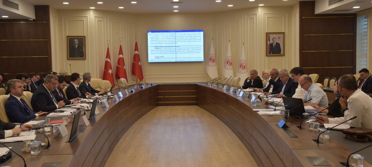 Bem_Bir_Sen's tweet photo. 8.Dönem 
Toplu Sözleşme 

Genel Yetkili Sendika 
Bem-Bir-Sen olarak
Kamu İşveren Heyeti ile 
Yerel Yönetimler 
Hizmet Koluna İlişkin 
Toplu Sözleşme Tekliflerimizin 
Müzakeresini Gerçekleştirdik.

#MemurTeklifBekliyor