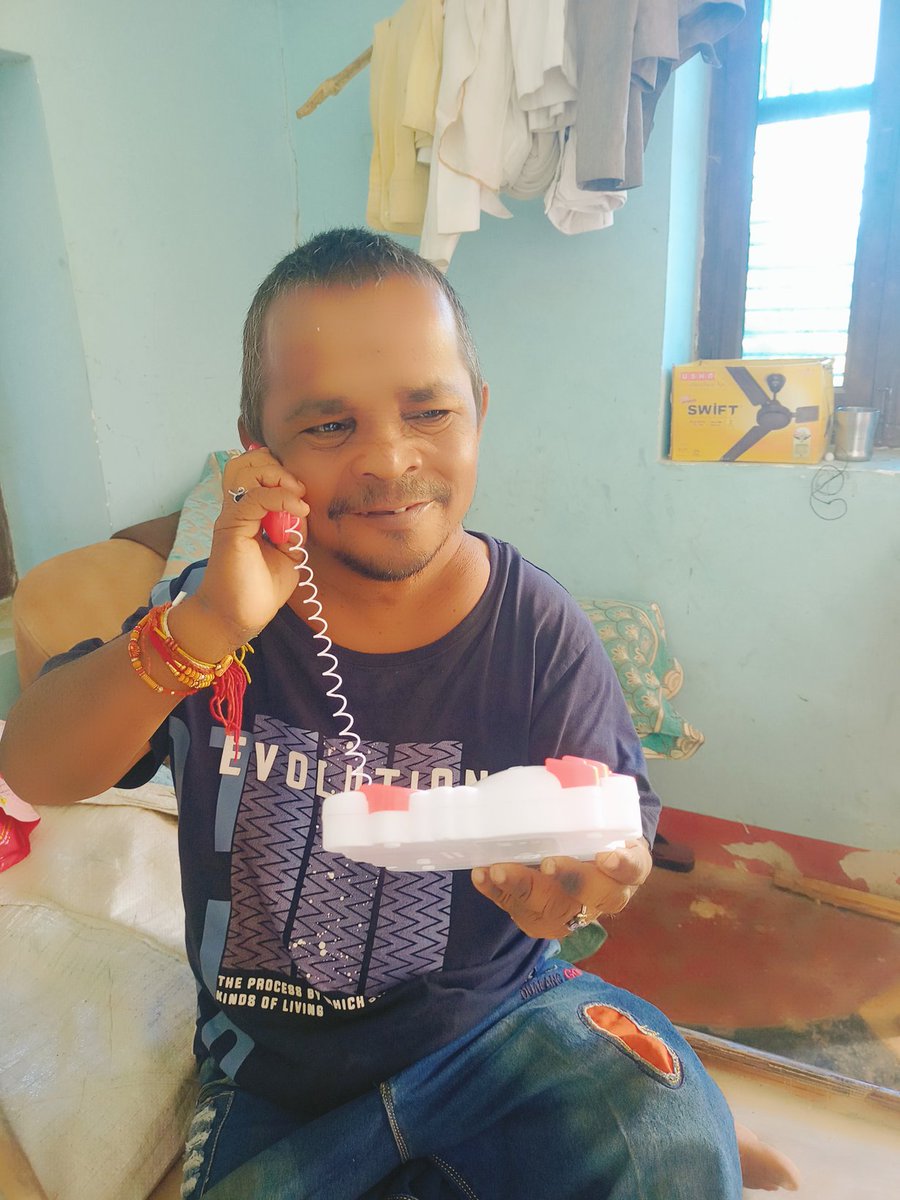 हमारे प्रिय चाचा जी (बौना महाराज) जो खाद की समस्या को लेकर माननीय मुख्यमंत्री जी को अवगत कराते हुए  <a href="/kpmaurya1/">Keshav Prasad Maurya</a> <a href="/AnupriyaSPatel/">Anupriya Patel</a>