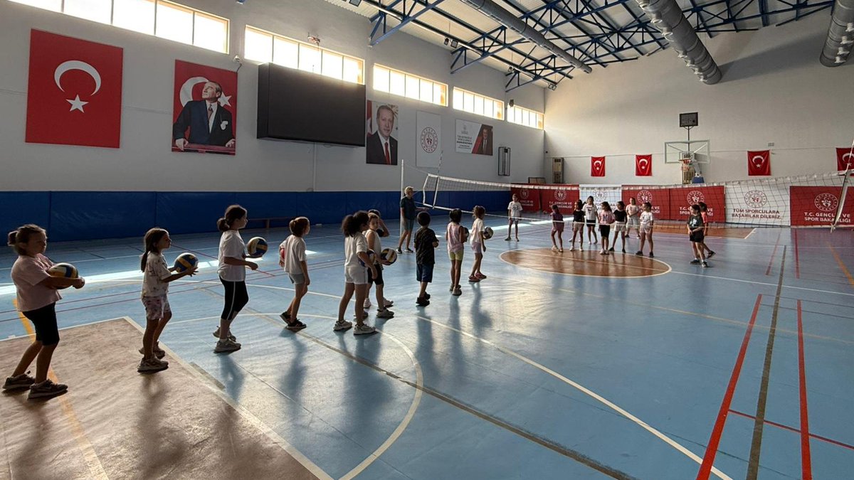 GSG Yaz Okullarımızda çocuklar, uzman antrenörler eşliğinde branşlarımızla tanışıyor, sporu eğlenceyle öğreniyor!

Gazipaşa İlçemizde temel atış teknikleri, koordinasyon çalışmaları ve oyun kurallarıyla bu yaz dönemi, çocuklar için hem öğretici bir deneyime dönüşüyor.