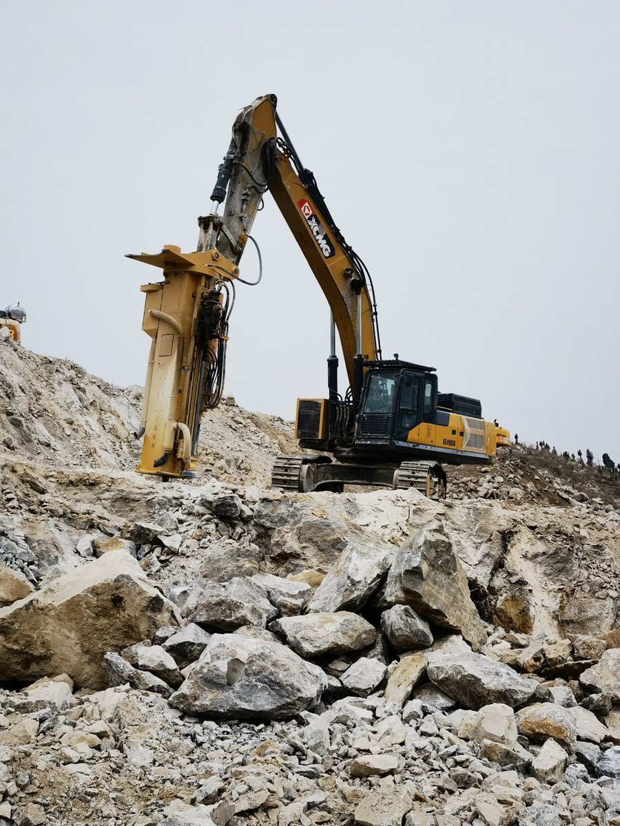 nonblasting's tweet photo. The RL-400 hydraulic rock drill and splitter installed for the customer in 2019 can still cope with various complex construction sites.
#rocksplitter #rockdrilling #drillandsplit #excavator #rilonmachinery #construction https://t.co/j9GrnJ9okx