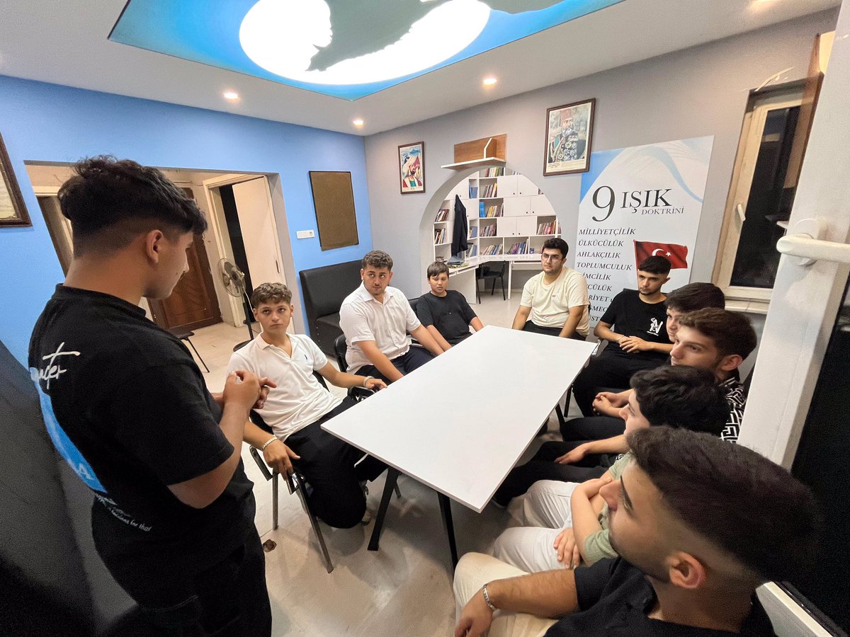 Kutadgu Bilig Ortaöğretim Yaz Gelişim Programı Faaliyetleri, kapsamında 32 Farz eğitimi gerçekleştirdik 

Tüm  gençliğimizi programlarımıza katılmaya, Ocağımıza davet ediyoruz 🇹🇷

Varolsun Ülkü Ocakları 🇹🇷