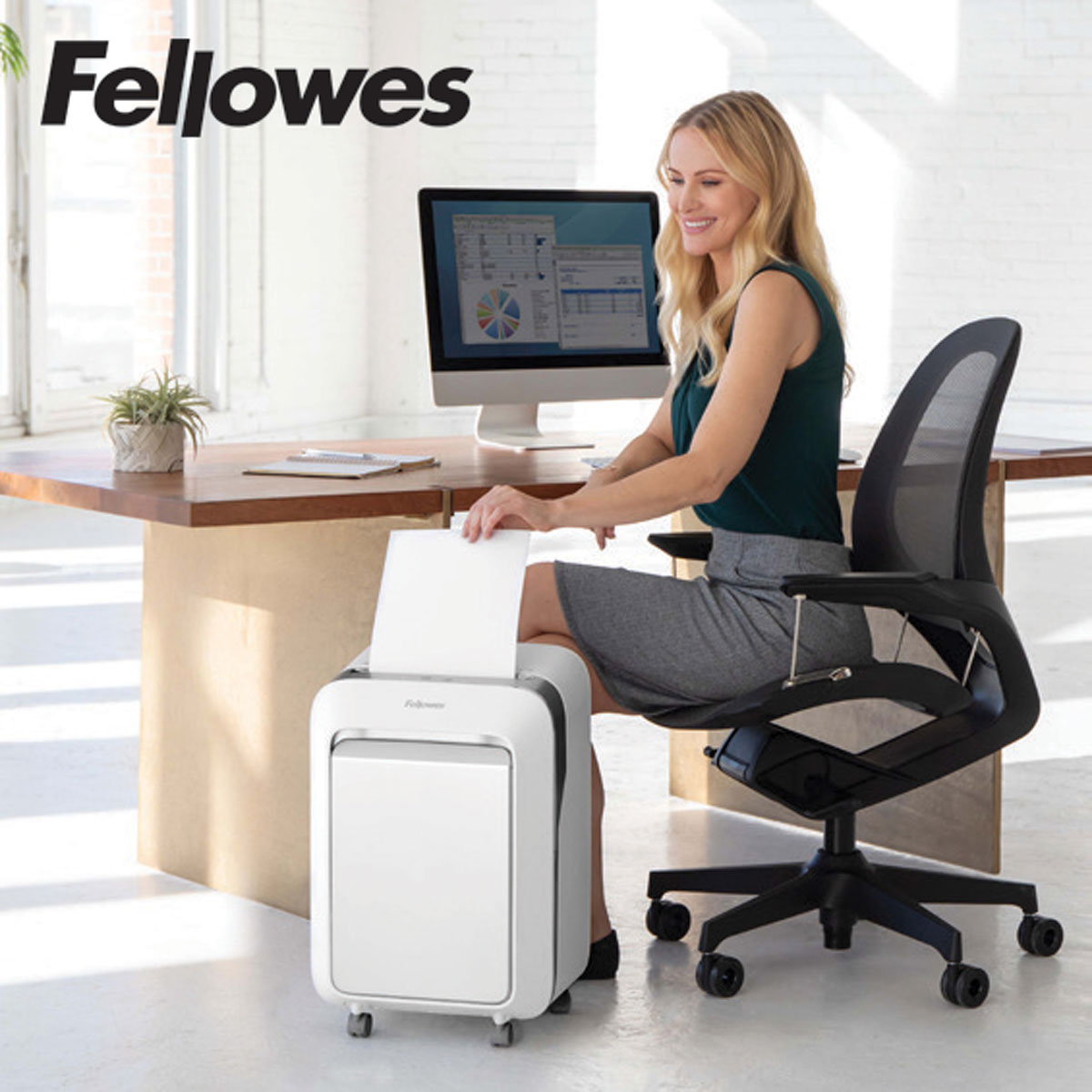 iosxerox's tweet image. Paper piles kill productivity. A Fellowes shredder keeps your desk clear, your data safe, and your workflow smooth. Make tidy your default. #CleanDeskPolicy #DataProtection #Fellowes #iosxerox