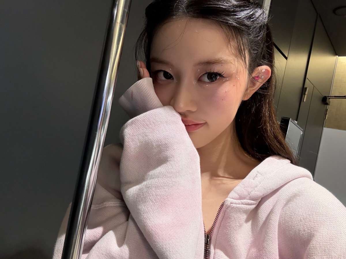 MinjuWeverse's tweet photo. 🐰📸 | 250812 https://t.co/AoIk5CB8Wj