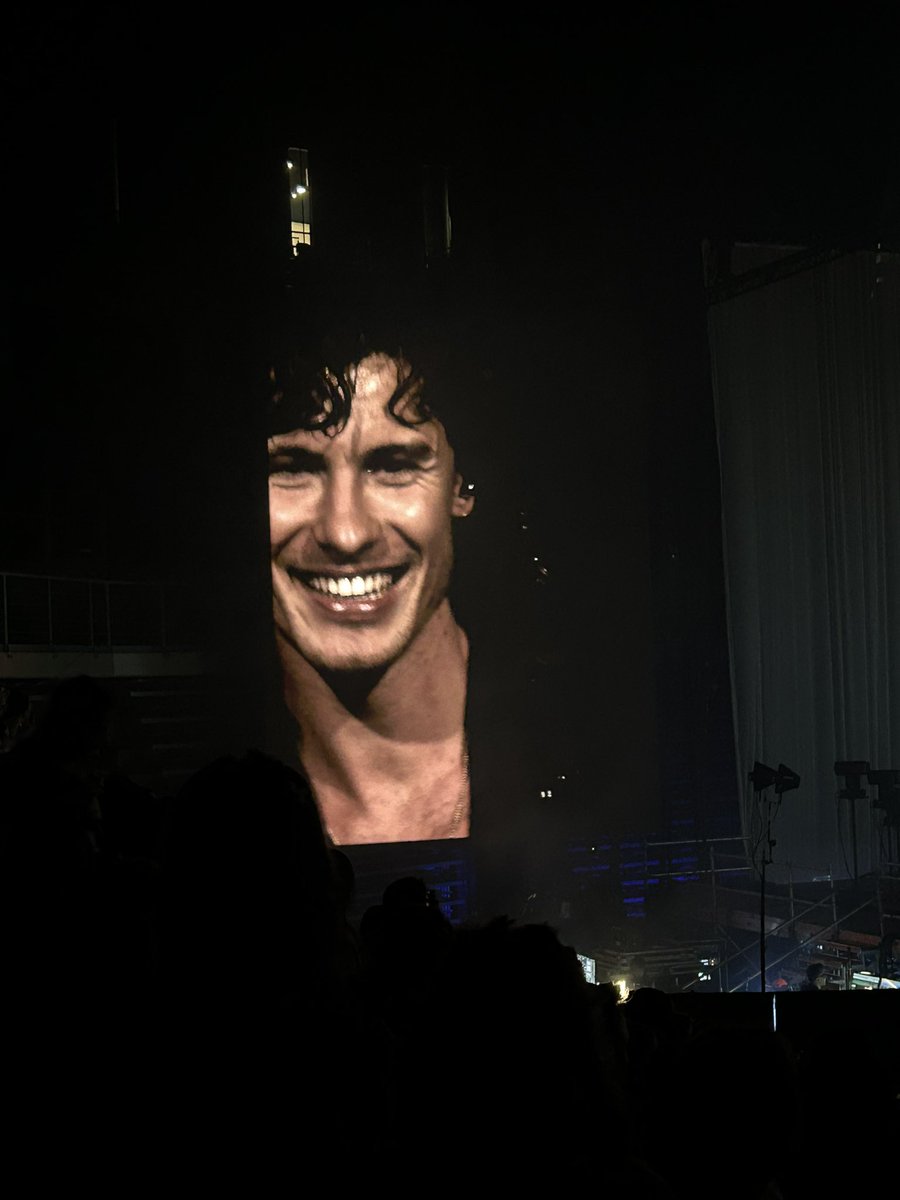 sunflowershawnx's tweet image. i miss you!!  #OnTheRoadAgainKrakow #OnTheRoadAgain