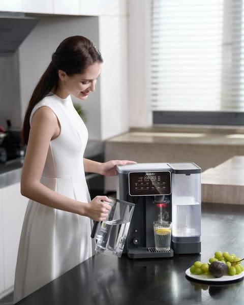 JimmyTech_EU's tweet photo. Morning light. Fresh fruit. Clean water.

It’s not just what I drink — it’s how I start the day.
The JIMMY R9 quietly takes care of it all 💧

And honestly? I wouldn’t have it any other way.
Healthy water. Effortless elegance.

#Jimmy #Jimmyeu #JimmyR9 #SmartKitchen https://t.co/tm7vfqJWvh