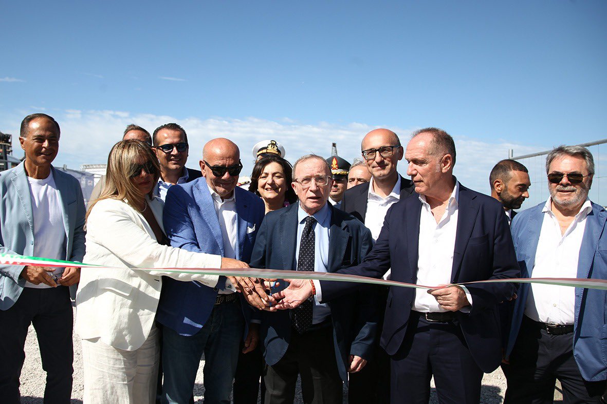 Torre del Greco / Torre Annunziata: avviate le operazioni di varo delle condotte sottomarine.

Leggi la news: goriacqua.com/article/news/t…

#goriacqua