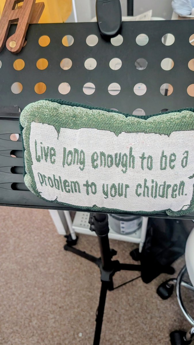 Morning morning ✨✨✨nailed it on the cushion front Mum 😂😂