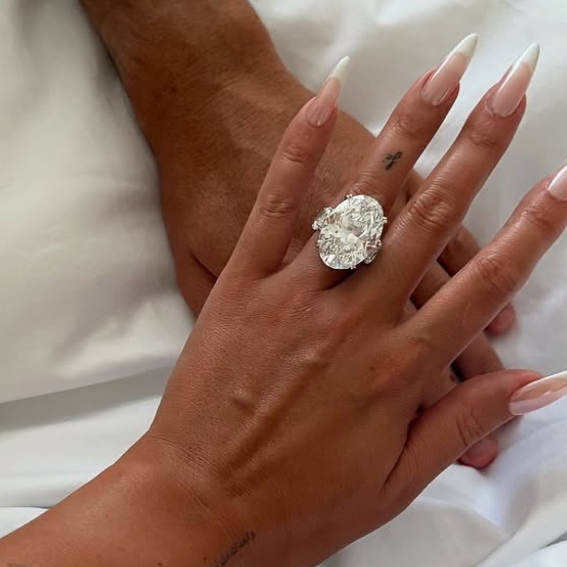 Ni las gemas del infinito tenían el tamaño del anillo de compromiso de Georgina Rodríguez